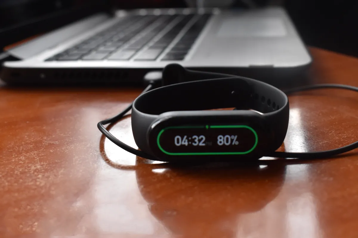 How to Turn on your Mi Band